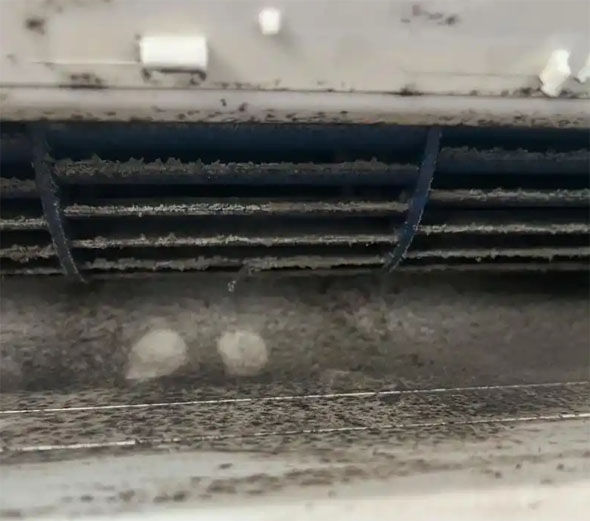 泉州空调吹的风有股烧焦味是怎么回事